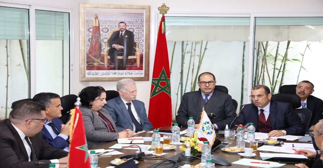 Rencontre de M. Khalid Safir, le Wali, Directeur Général des Collectivités Territoriales (DGCT) avec m. Abdelaziz DEROUICHE, président de L’Association Marocaine des Présidents des Conseils des Préfectures et des Provinces et les membres du bureau exécutif de l’association.                                                      le 15 mars 2022